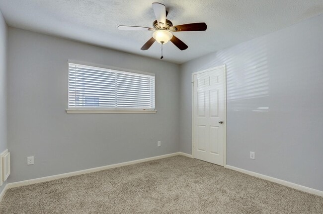 Building Photo - 1106 Western Springs Dr