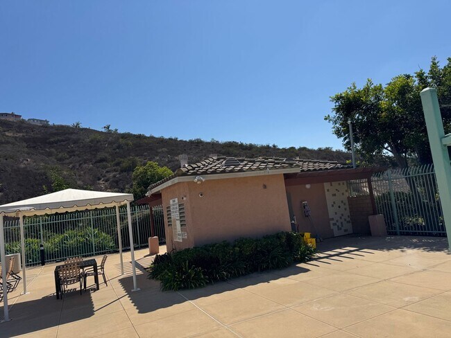 Building Photo - Gorgeous for 4 Bedroom and gated community