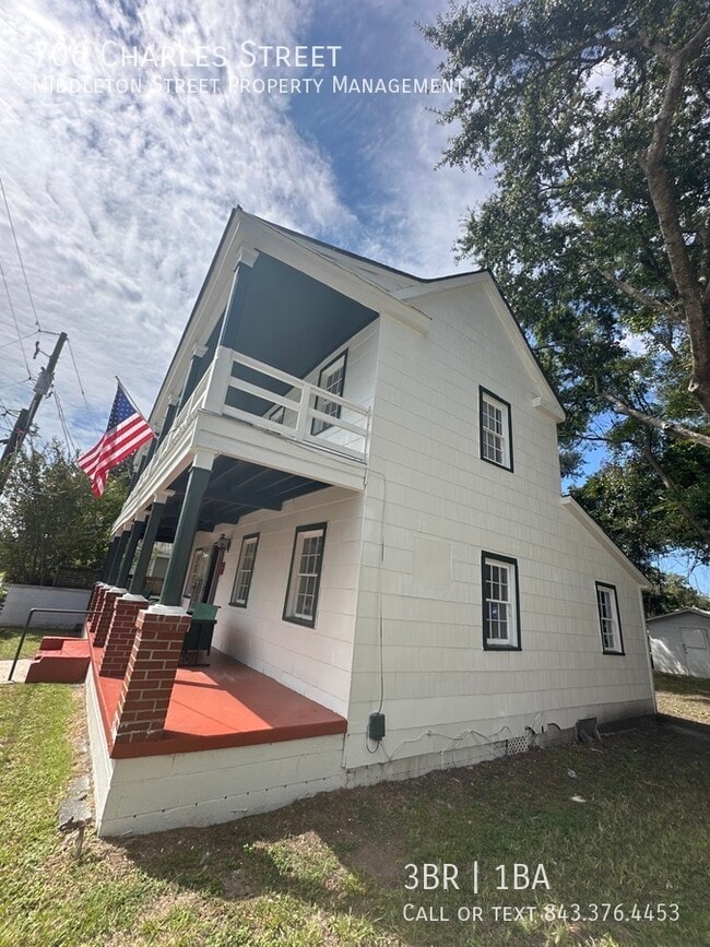 Building Photo - 706 Charles St