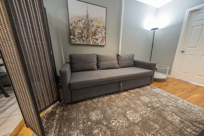 Building Photo - 301 E 104th St