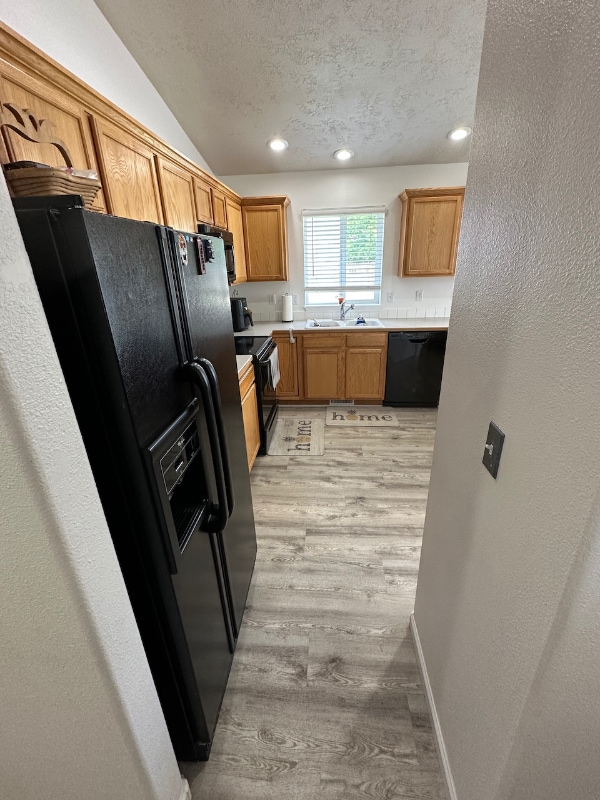 Building Photo - 270 E 15th N St