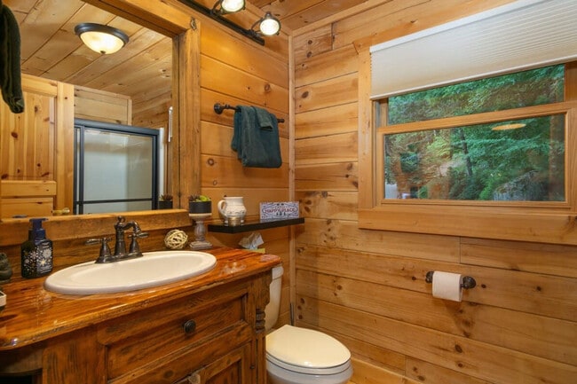 Building Photo - 141 Yellow Locust Dr