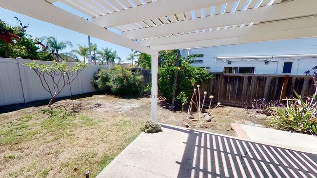 Building Photo - Coming Soon: 3Bd 2Ba Home in Lake Forest