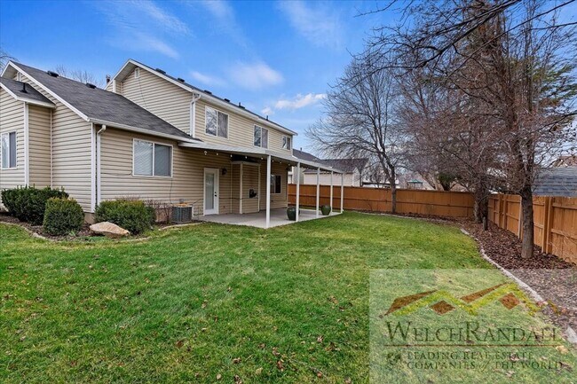 Building Photo - Stunning 5-Bedroom Home in Sandy – Move-In Ready