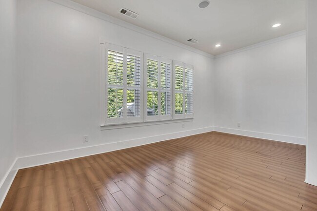Building Photo - Beautifully maintained and move-in ready, this stunning mostly one-level all-brick home