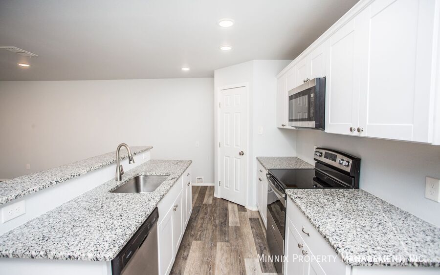 Building Photo - 1302 N Dover Ave