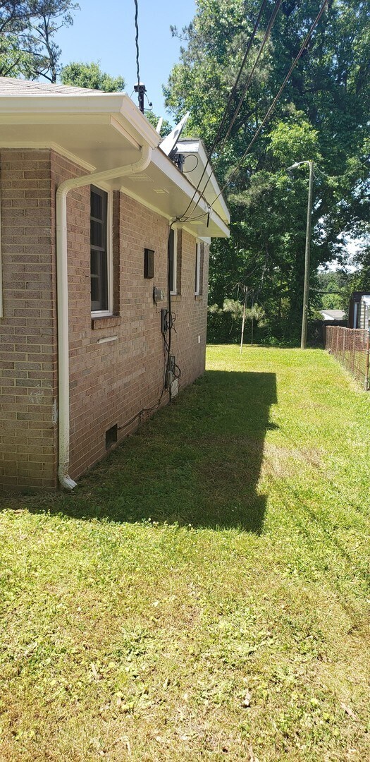 Building Photo - 3-Bedroom Home with Modern Touches