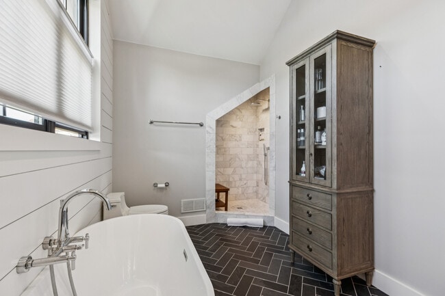 Building Photo - 1810 Quail Ct