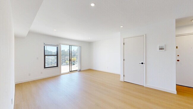 Building Photo - 2035 Castro St