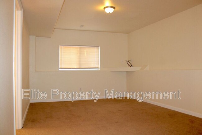 Building Photo - 685 S McCoy Dr