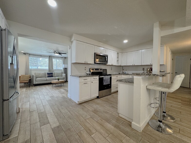 Building Photo - 10996 106th Ave N