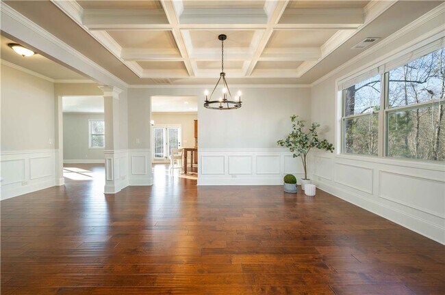 Building Photo - 5875 Chestnut Dr