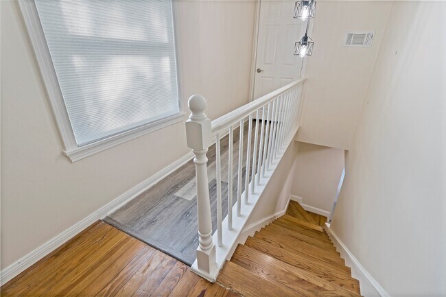 Building Photo - 2530 Wordsworth St