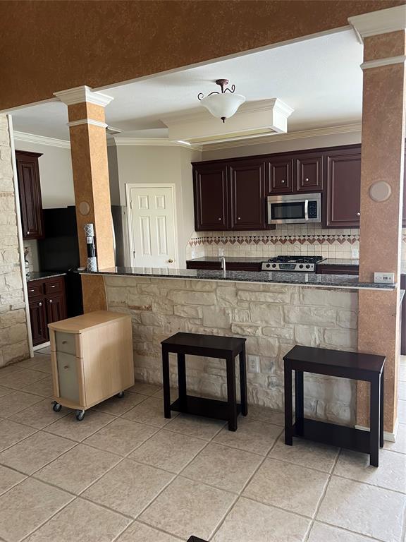 Building Photo - 510 Crestwater Ct