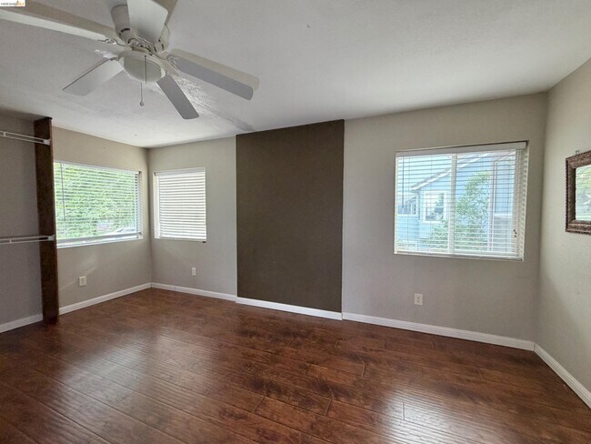 Building Photo - 7 Goldmeadow Ct