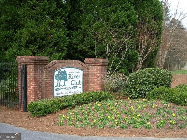 Building Photo - 625 Clear Lake Terrace
