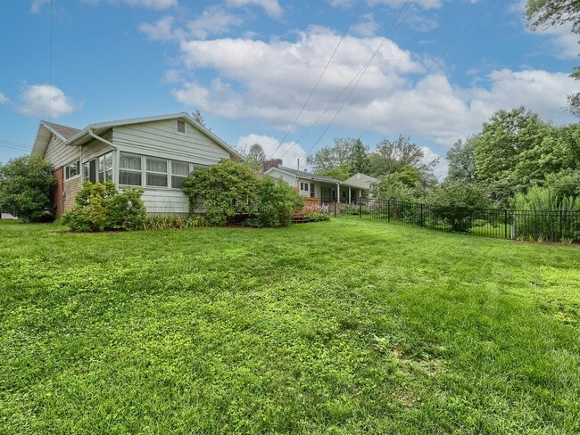 Building Photo - 3 Bedroom Single Family Home in Camp Hill