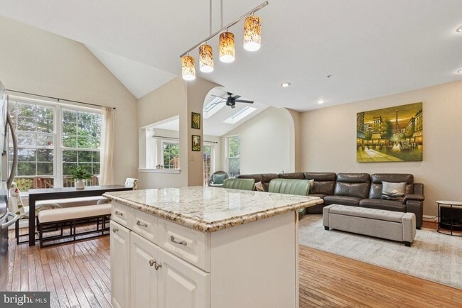 Building Photo - 178 Hedge Row Cir