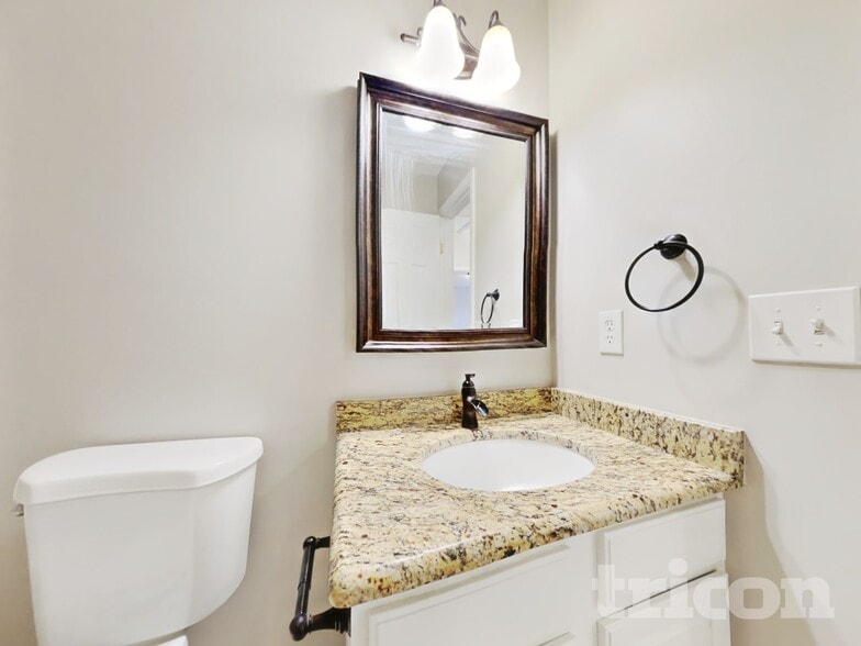 Building Photo - 226 Linden Rd