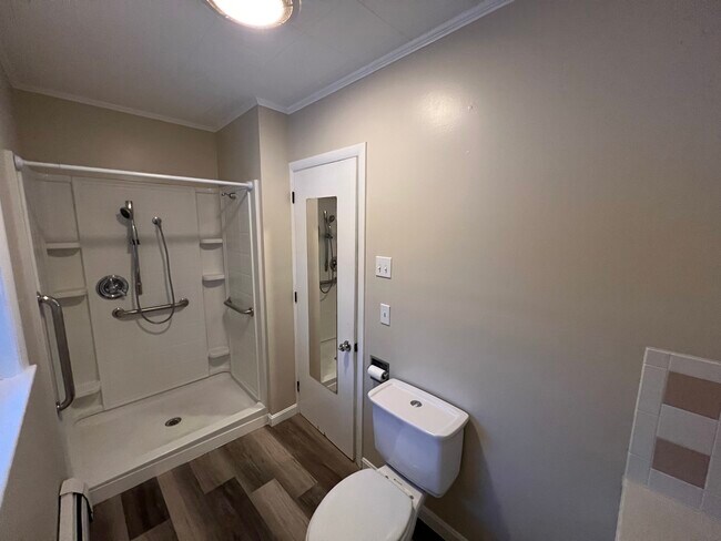 Bathroom - 136 Hall St