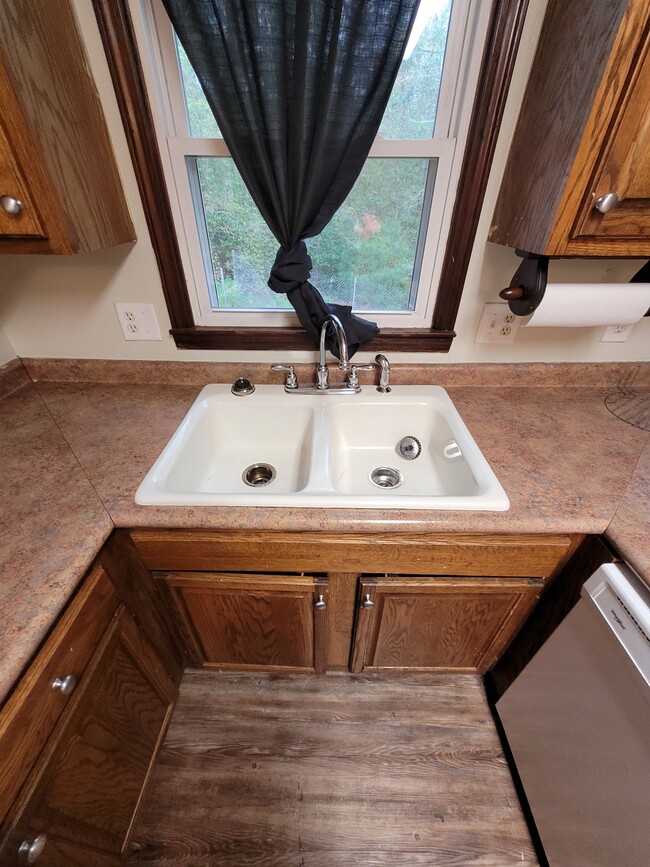 Kitchen sink - 109 Wheeler Ct