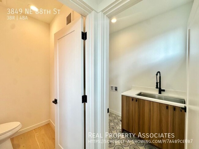 Building Photo - 3849 NE 88th St