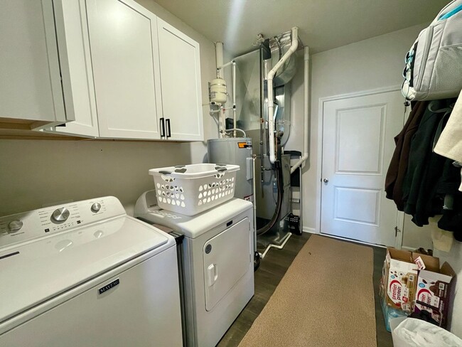 Building Photo - 3 Bed 2 Bath Available Now In Mccordsville!