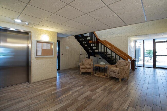 Building Photo - 6210 Sun Blvd