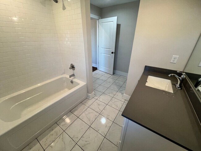 Building Photo - 301 N Main St