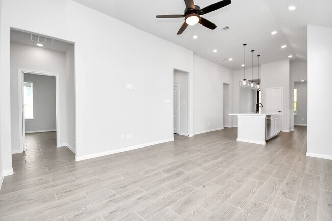 Building Photo - 19807 Palomino Pr Trl