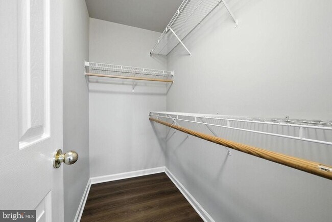 Building Photo - 4705 Manor Dr