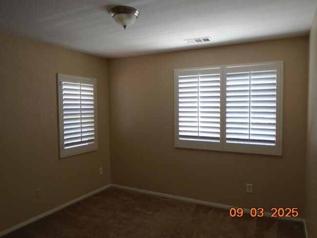Building Photo - Immaculate 2 Story Within Walking Distance...