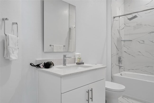 Building Photo - 395 Famagusta Dr