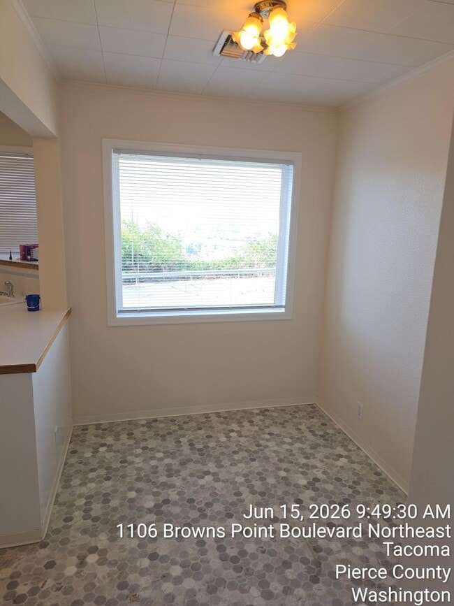 Building Photo - Tacoma views retro 3 bed 2 bath home, available now!