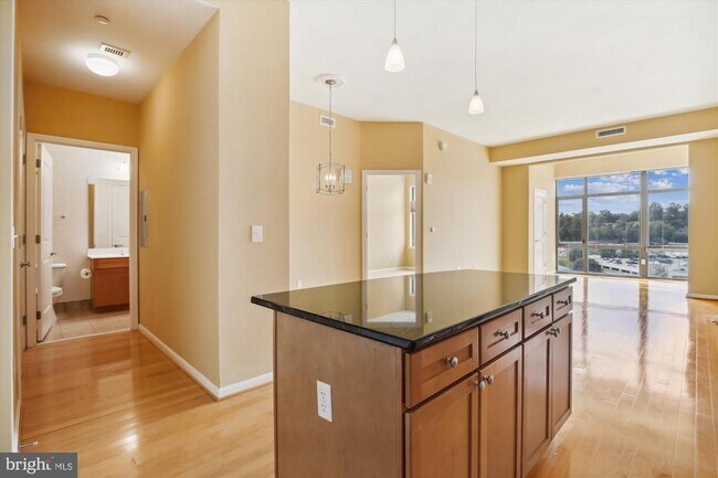 Building Photo - 2720 S Arlington Mill Dr