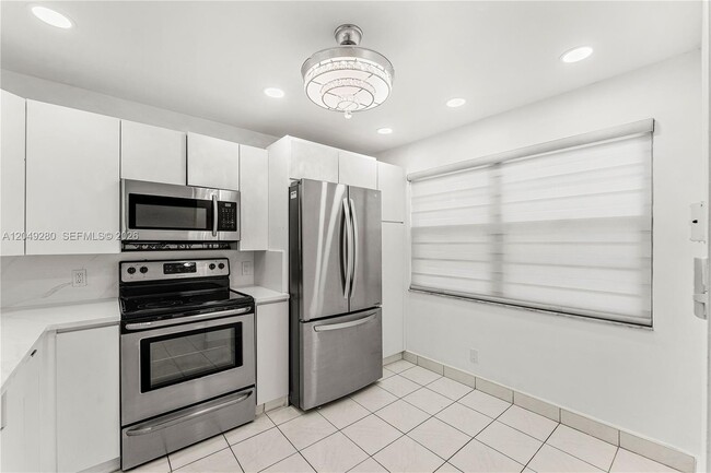 Building Photo - 4301 Martinique Cir
