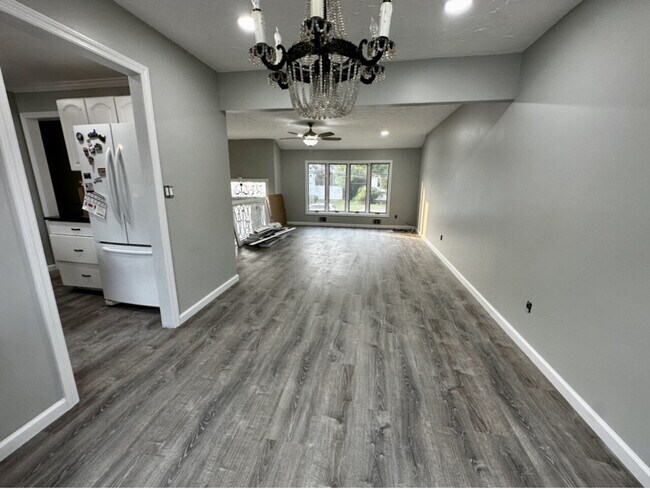 Building Photo - 34 Blue Jay Dr, Brentwood