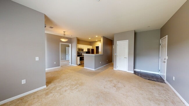 Building Photo - Second Floor Front Facing 2 Bedroom in a G...