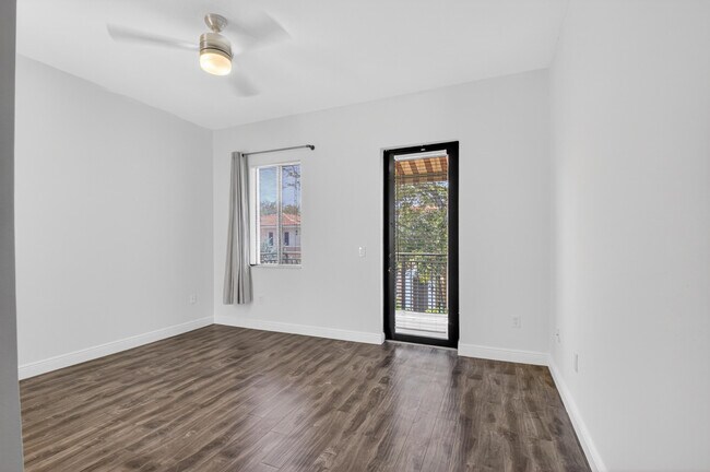 Building Photo - 2515 Venetian Ct