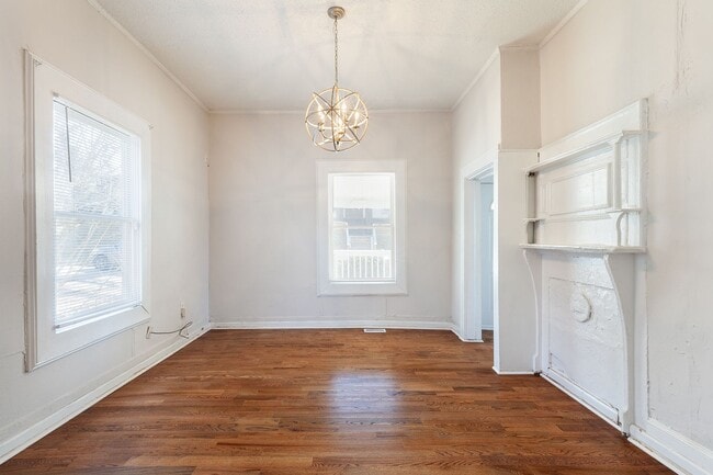 Building Photo - Spacious 3bd/2ba Bungelow w/ Rear Deck and Large Backyard!