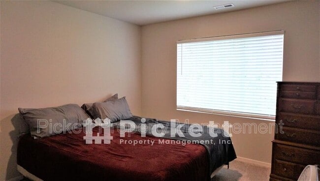 Building Photo - 6477 Hornet Cir NE