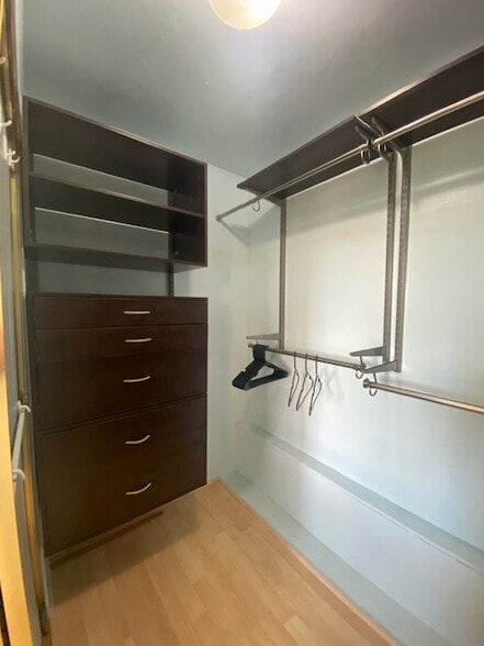 Master closet - 2575 Kuhio Ave