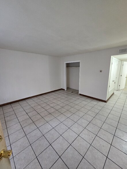 Building Photo - 142 Rhode Island St SE