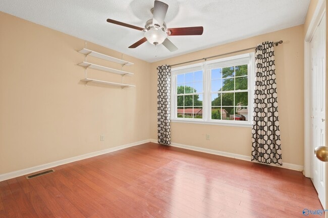 Building Photo - 104 Deer Trail