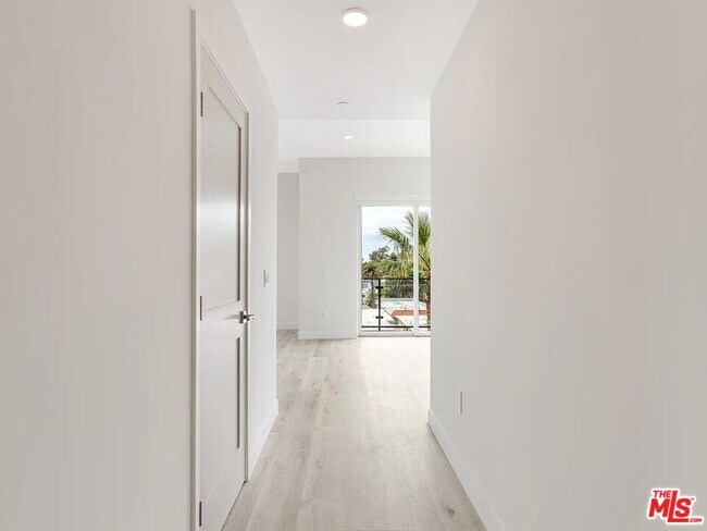 Building Photo - 3308 Mentone Ave