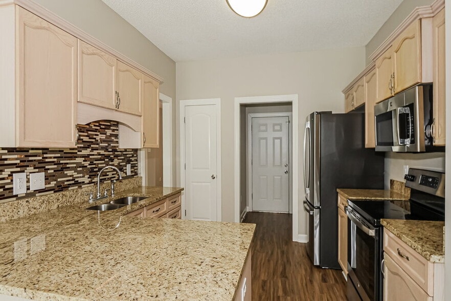 Building Photo - 6856 Cades Brook Dr