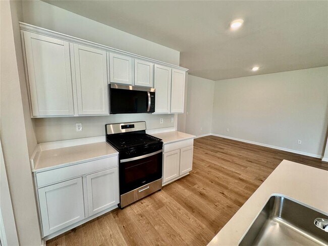 Building Photo - 6100 Blackwood Ct