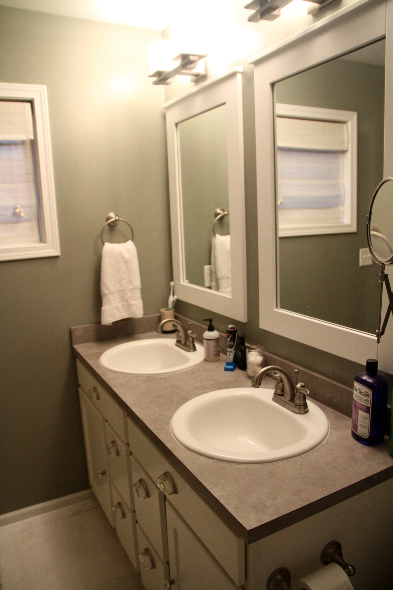 Master bathroom - 2nd floor - 923 Blodgett St SE
