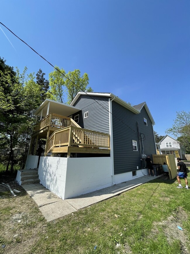 Building Photo - 956 Ellsworth Ave