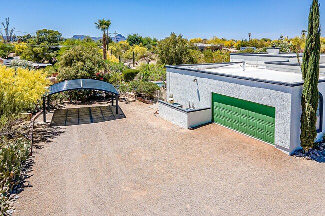 Building Photo - 8003 N Ischia Pl